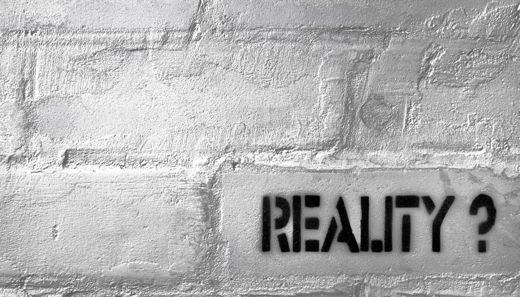 Verschiedene Social-Media-Feeds zeigen algorithmische Filterblase im Klassenzimmer - Schüler sehen unterschiedliche Realitäten